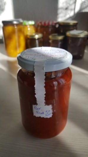 Confiture de tomates cerises aux cynorrhodons sauvages